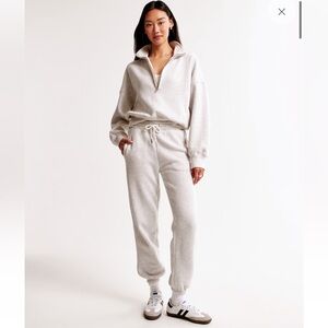 Essential Sunday Half-Zip- light Gray M